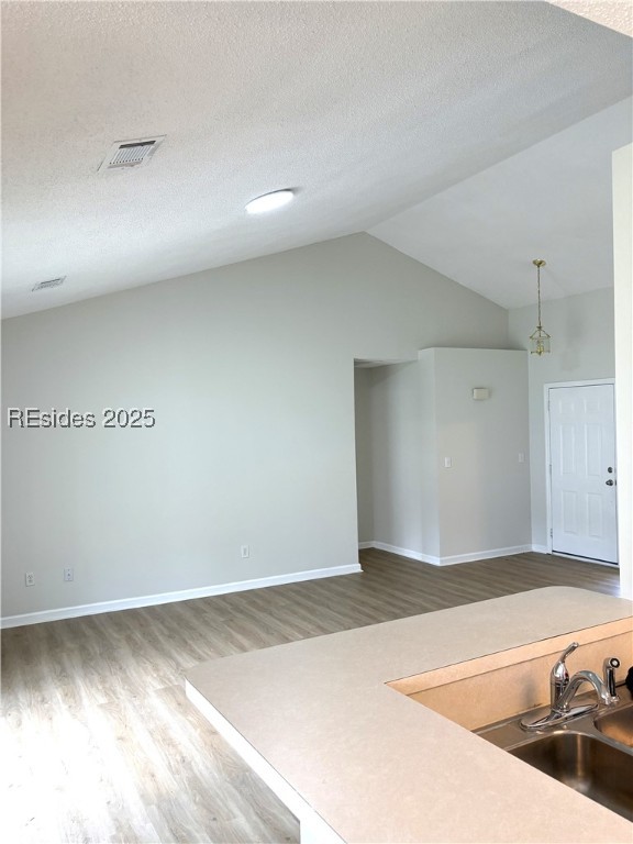 8 Kenton Ct