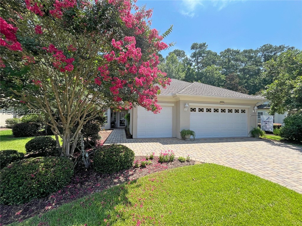 221 Hampton Circle