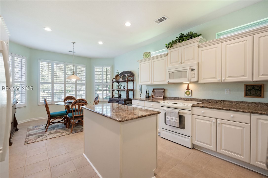 221 Hampton Circle