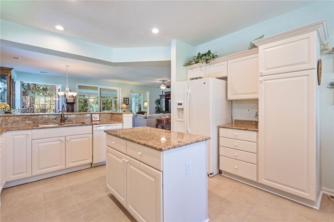 221 Hampton Circle