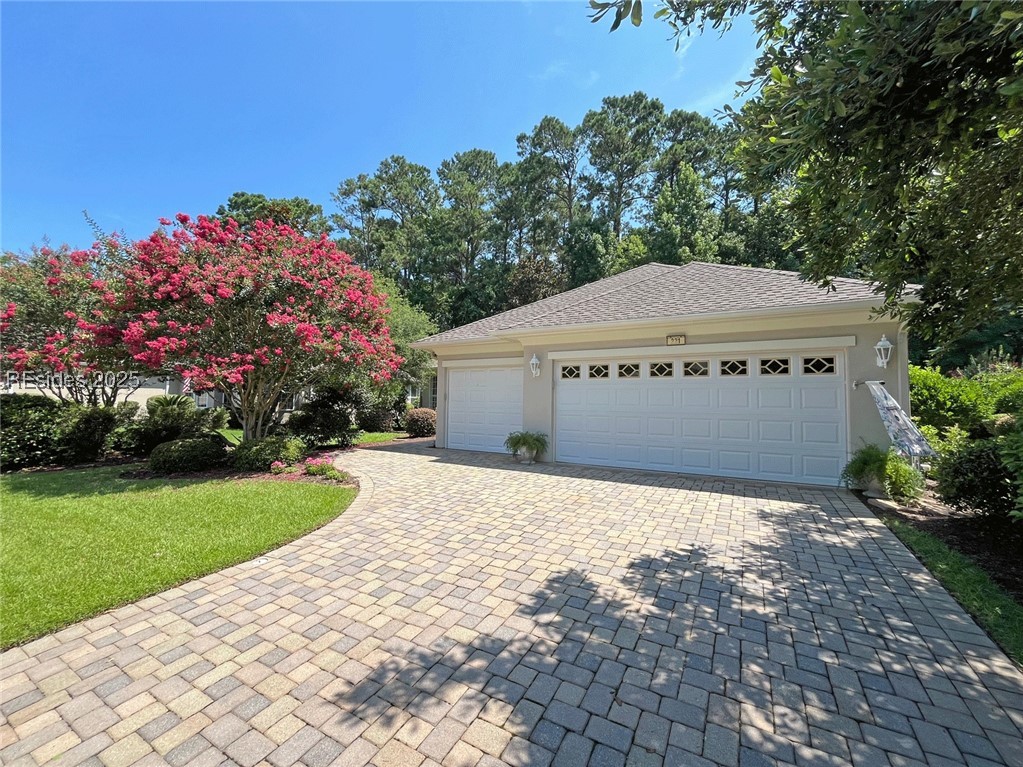 221 Hampton Circle