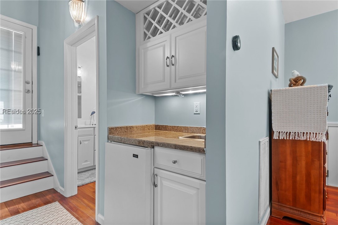 2 Ebb Tide Court