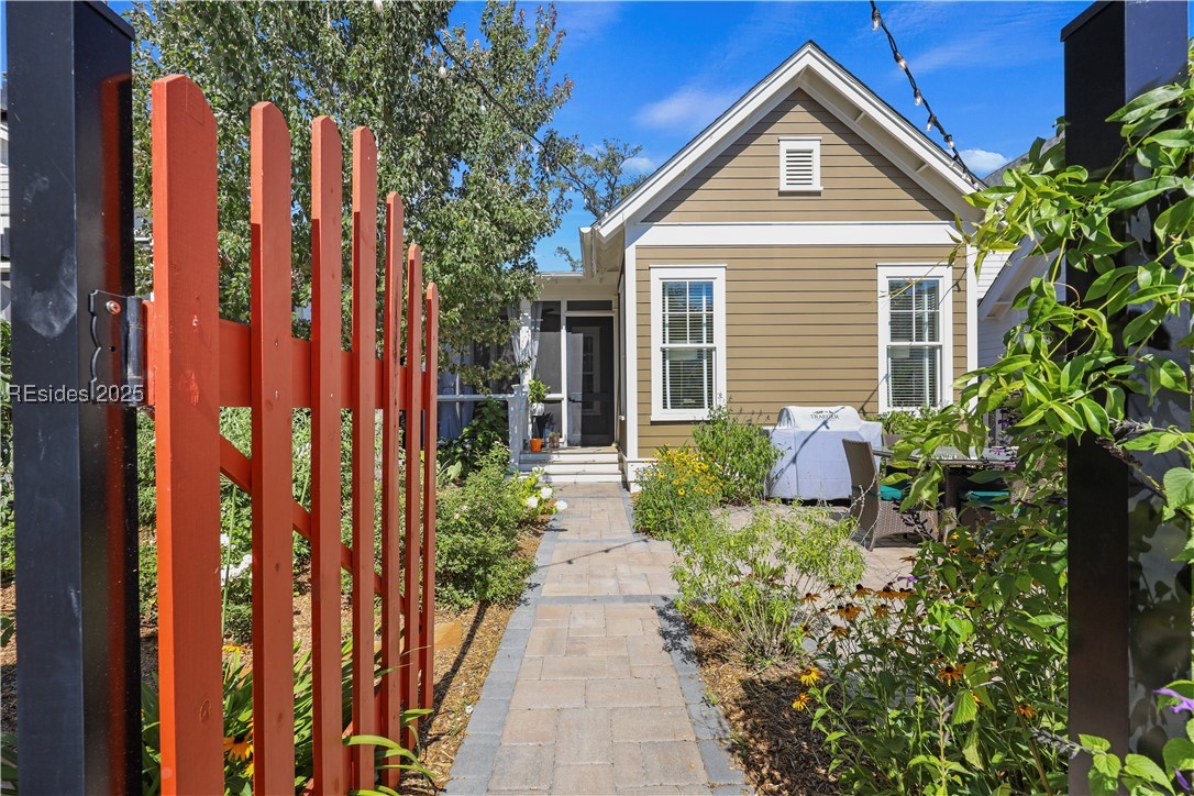 8 Hamlet Row