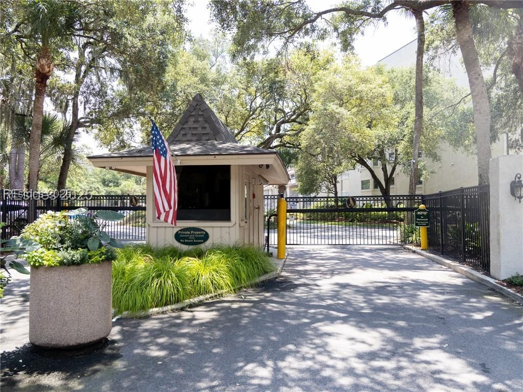 21 S Forest Beach Drive Unit: 210