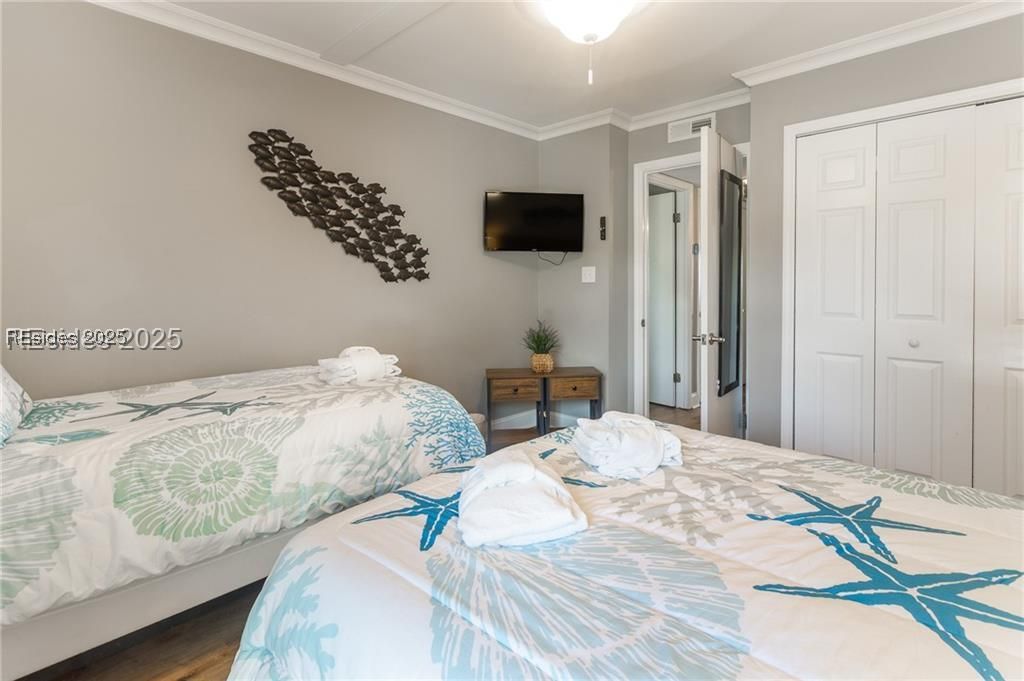 21 S Forest Beach Drive Unit: 210