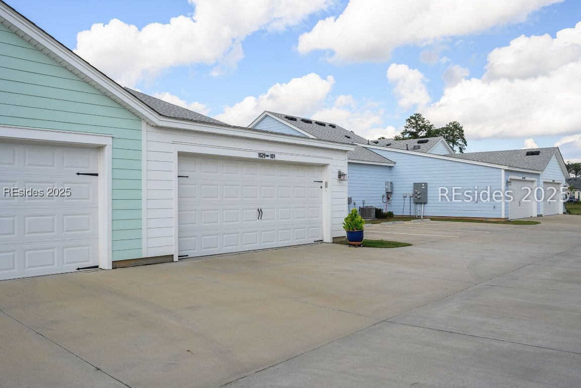 1529 Shoreside Drive Unit: 101