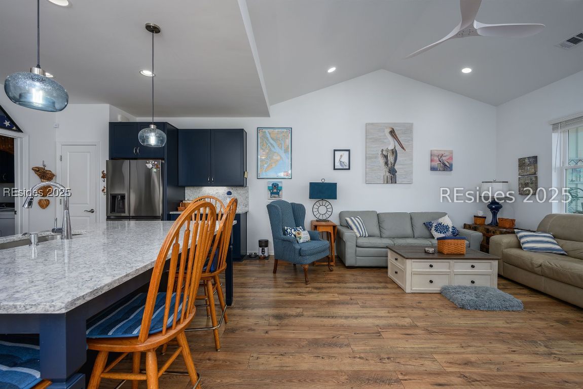 1529 Shoreside Drive Unit: 101