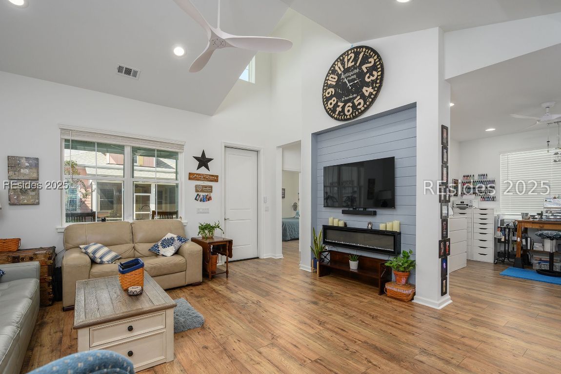 1529 Shoreside Drive Unit: 101