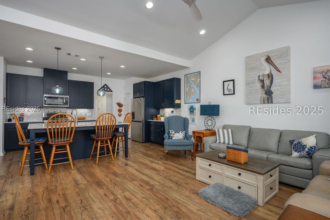 1529 Shoreside Drive Unit: 101