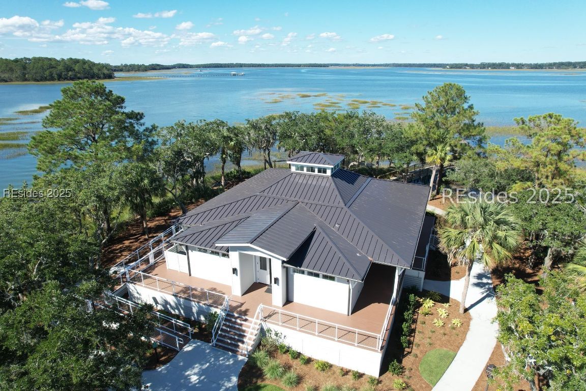 232 White Oaks Circle