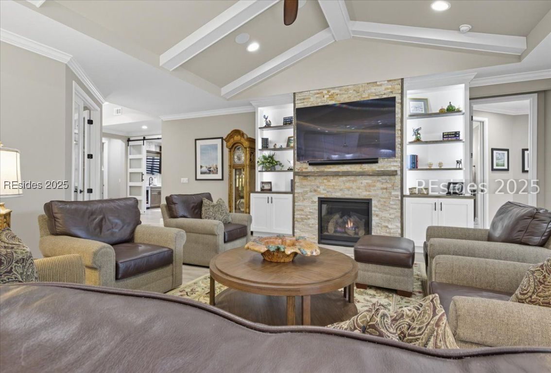 1406 Parrot Avenue