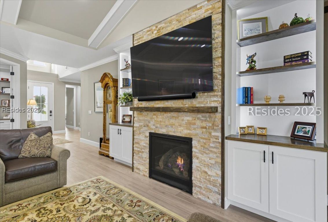 1406 Parrot Avenue