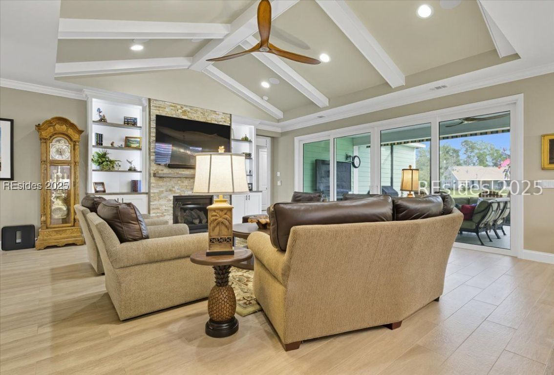 1406 Parrot Avenue