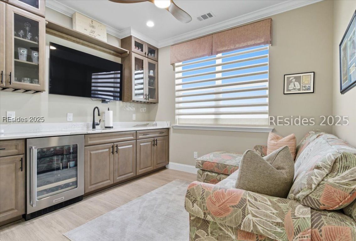 1406 Parrot Avenue