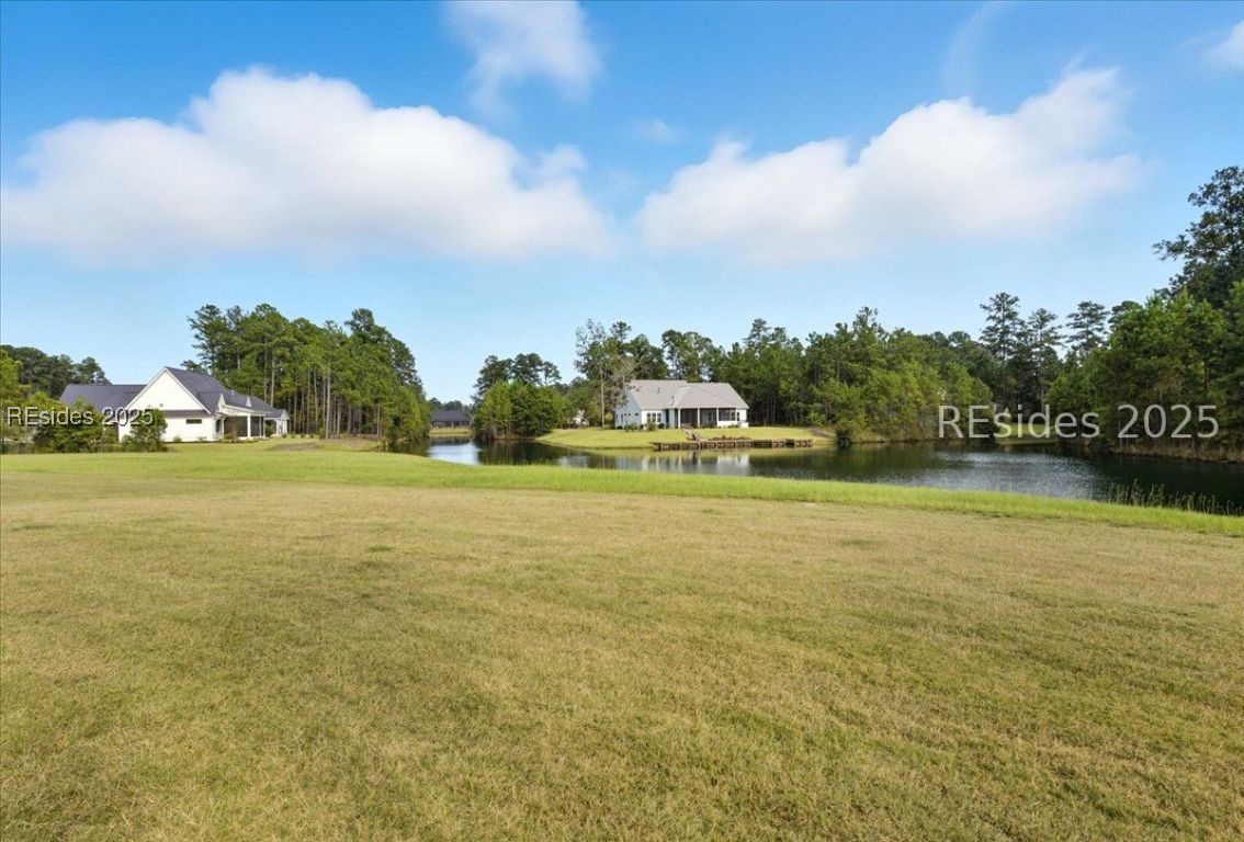 1406 Parrot Avenue