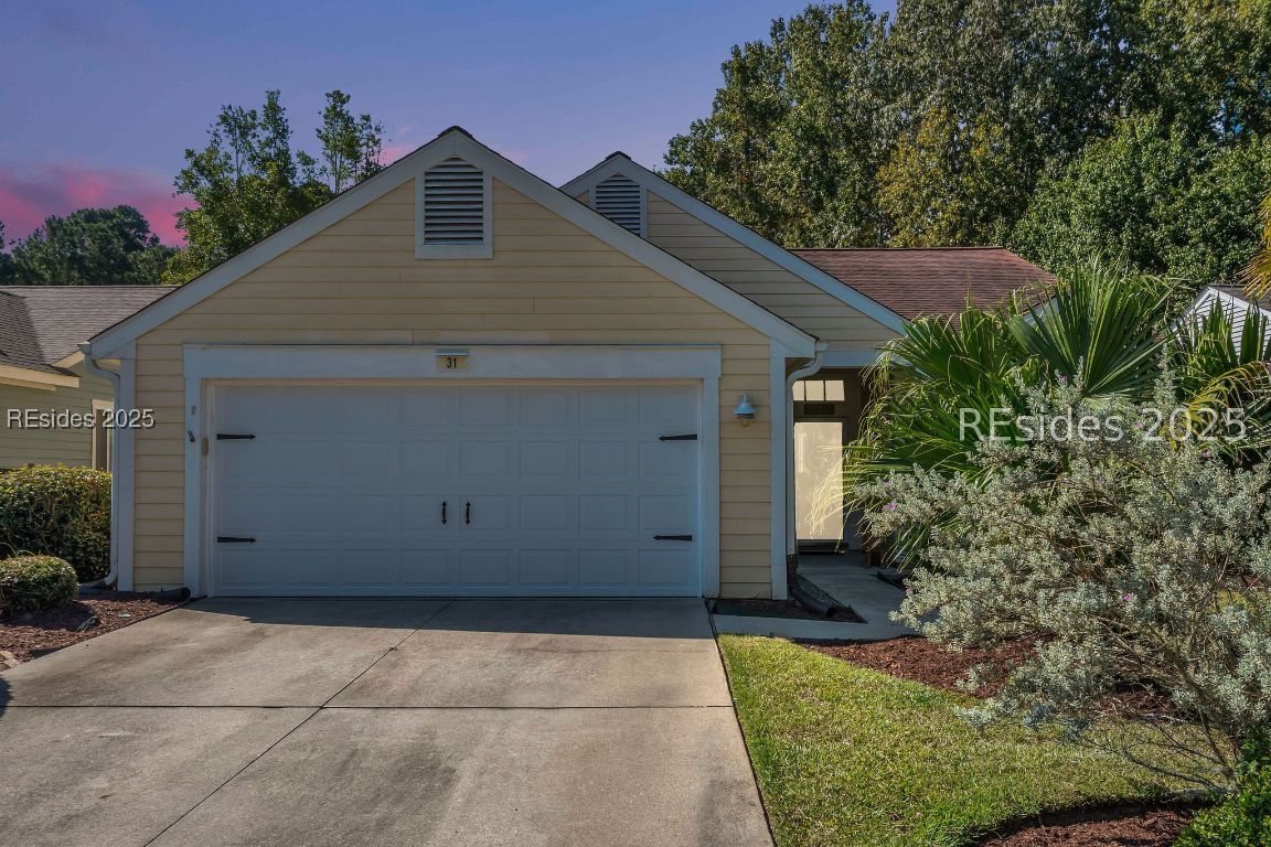 31 COBURN Drive E