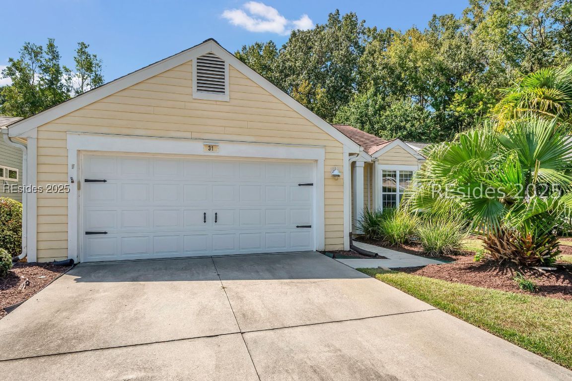 31 COBURN Drive E