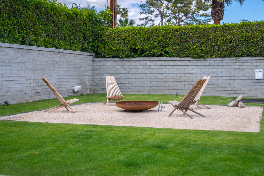 1022 E Mesquite Avenue