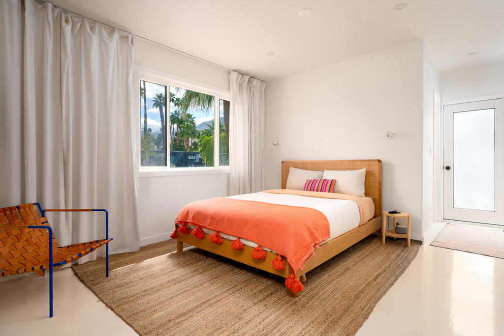 1022 E Mesquite Avenue