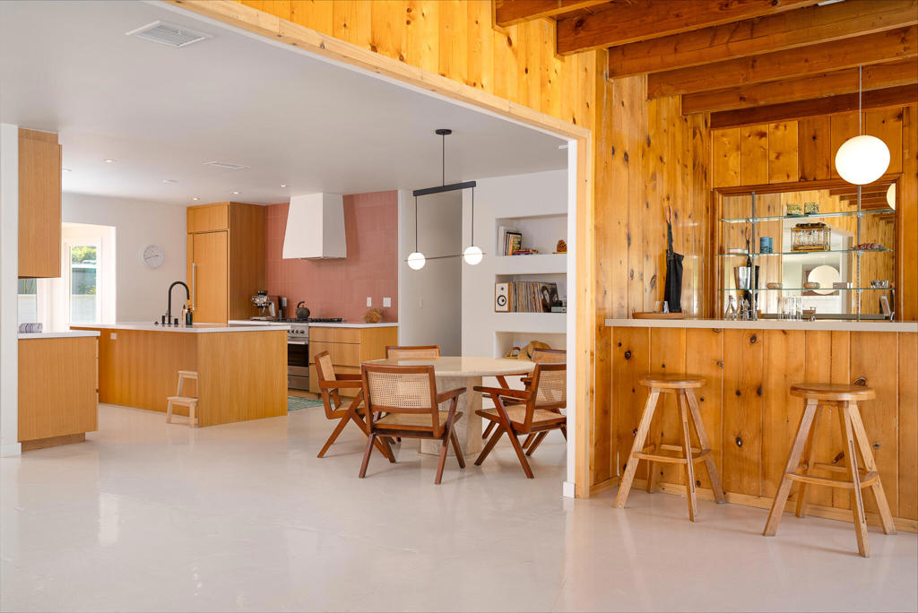 1022 E Mesquite Avenue