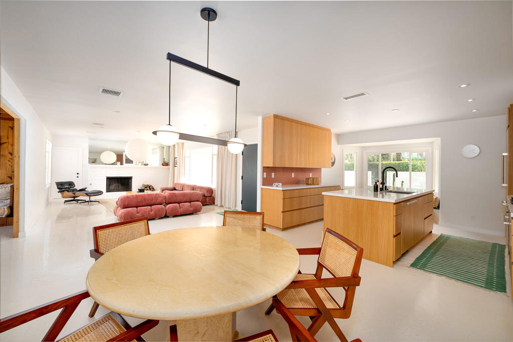 1022 E Mesquite Avenue