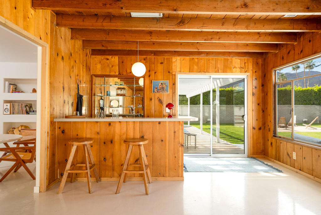 1022 E Mesquite Avenue