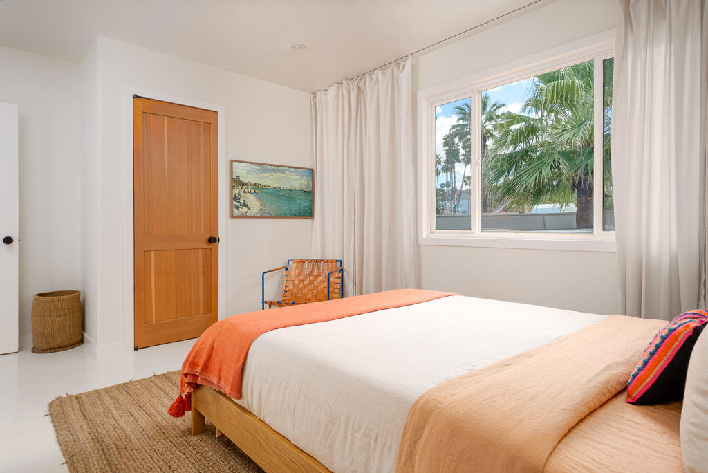 1022 E Mesquite Avenue