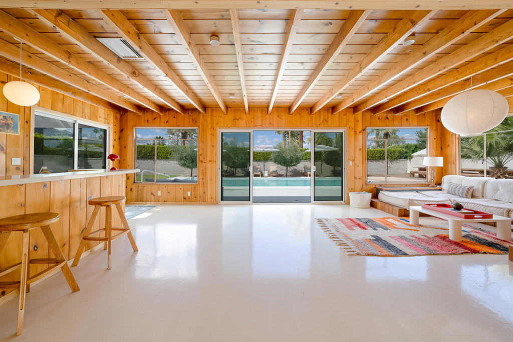 1022 E Mesquite Avenue