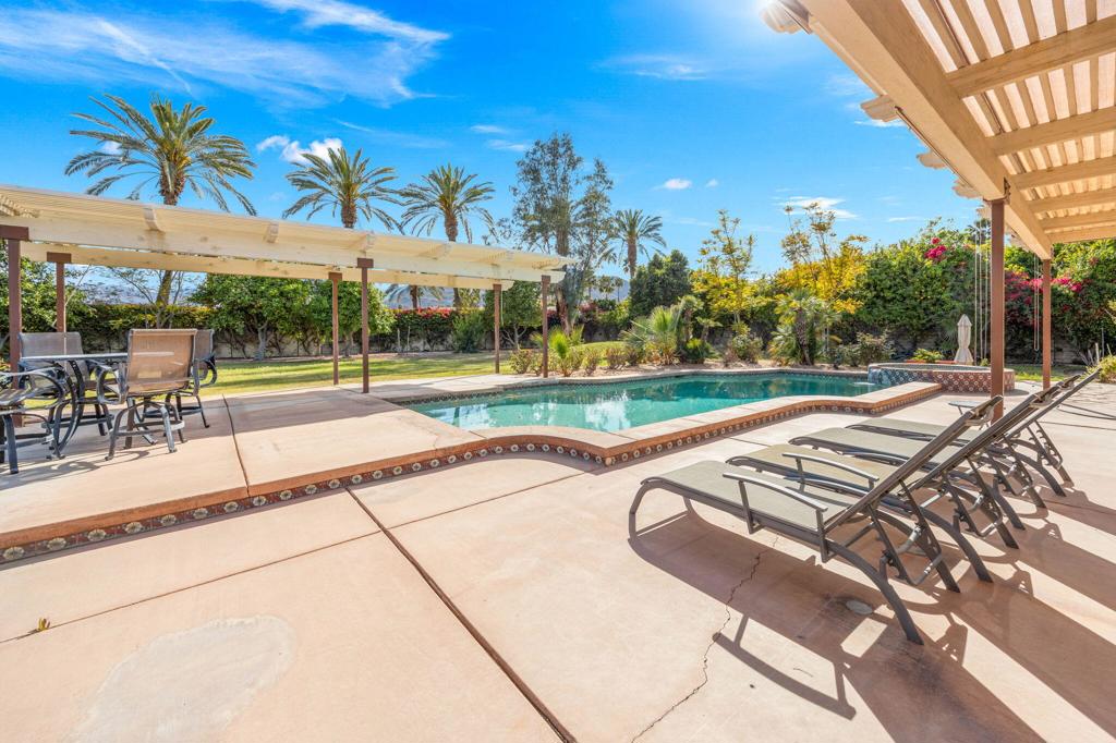 72400 Tanglewood Lane