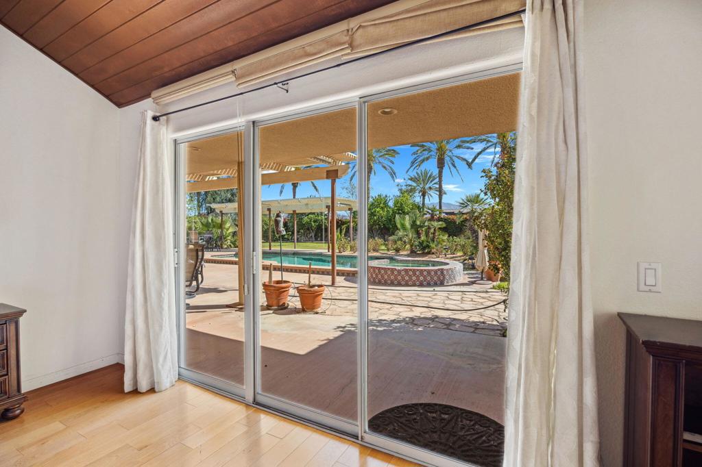 72400 Tanglewood Lane