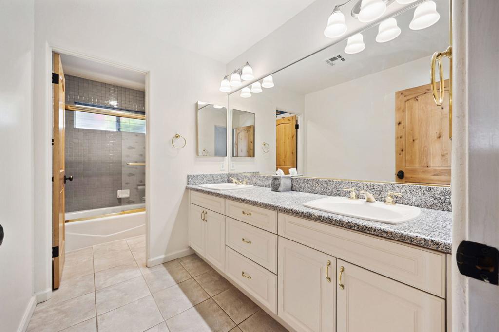 72400 Tanglewood Lane