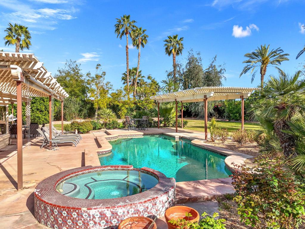 72400 Tanglewood Lane