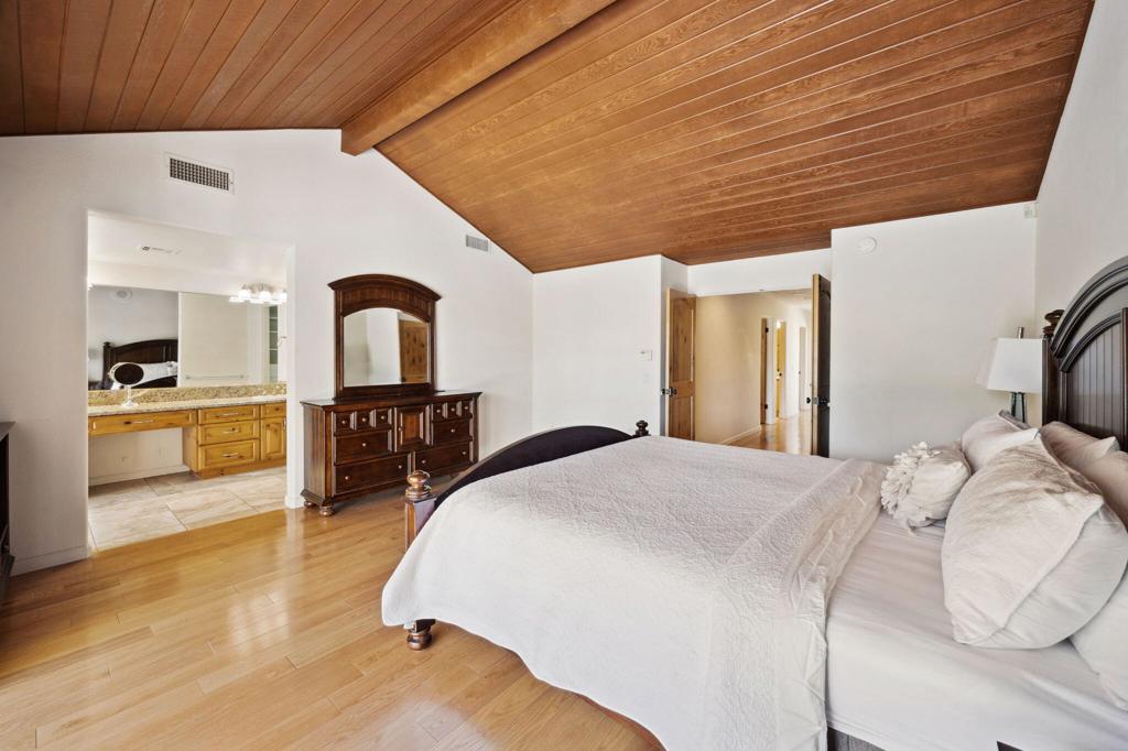 72400 Tanglewood Lane