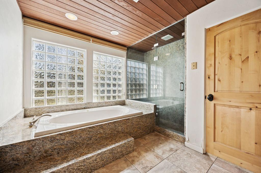 72400 Tanglewood Lane