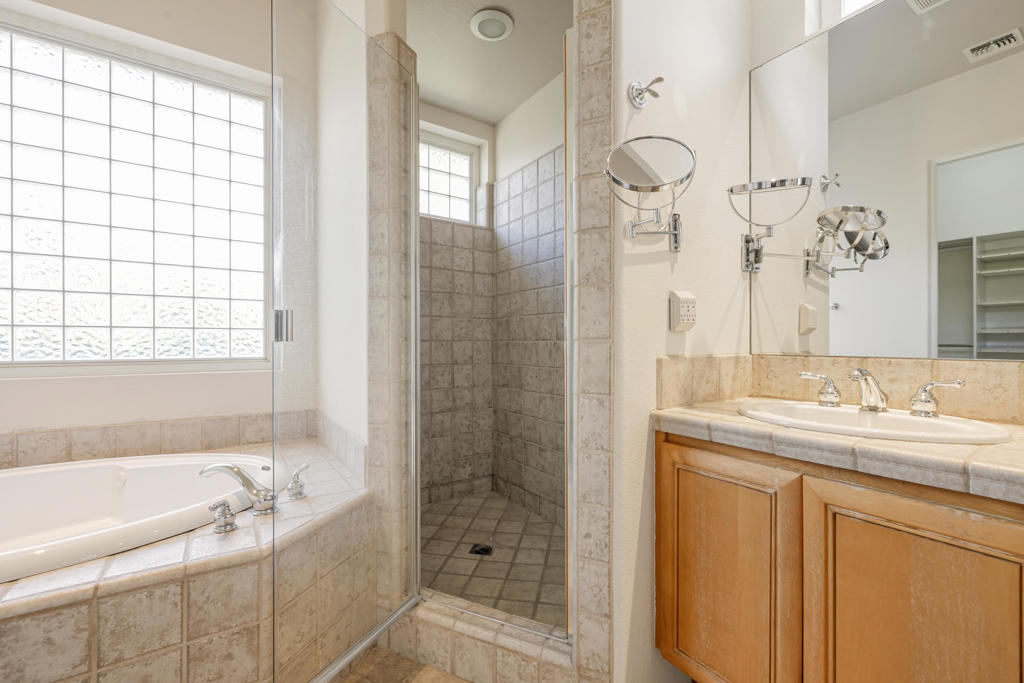 4 Ivy League Circle