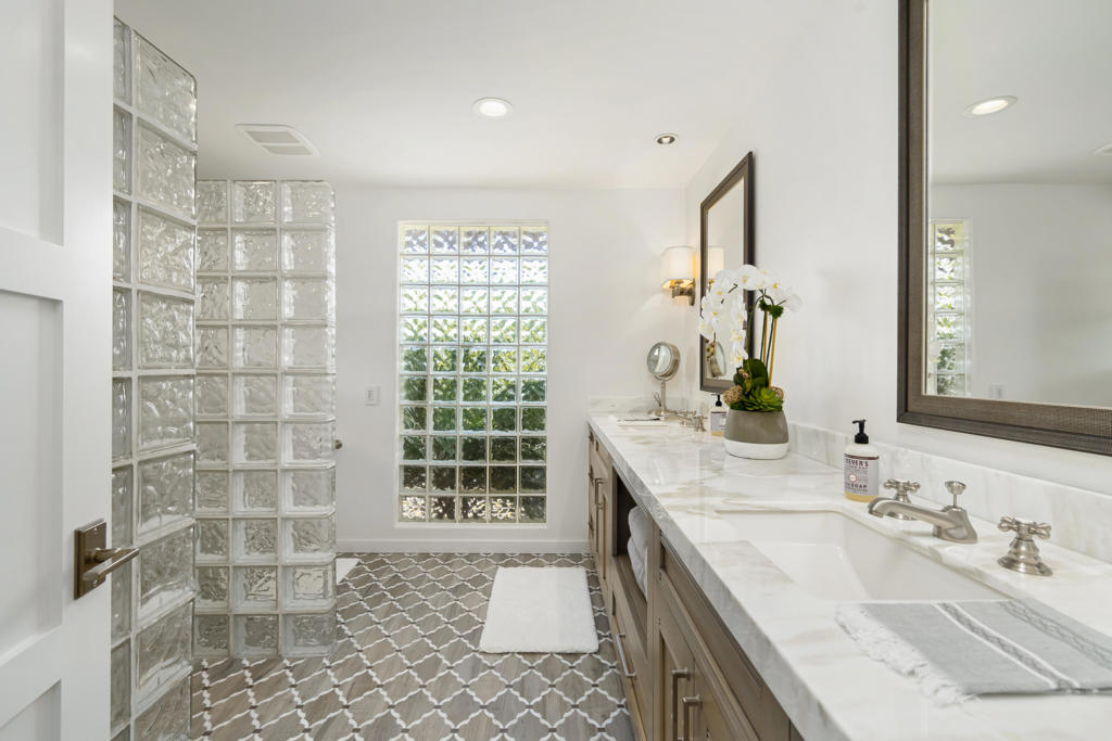 49400 Della Robbia Lane