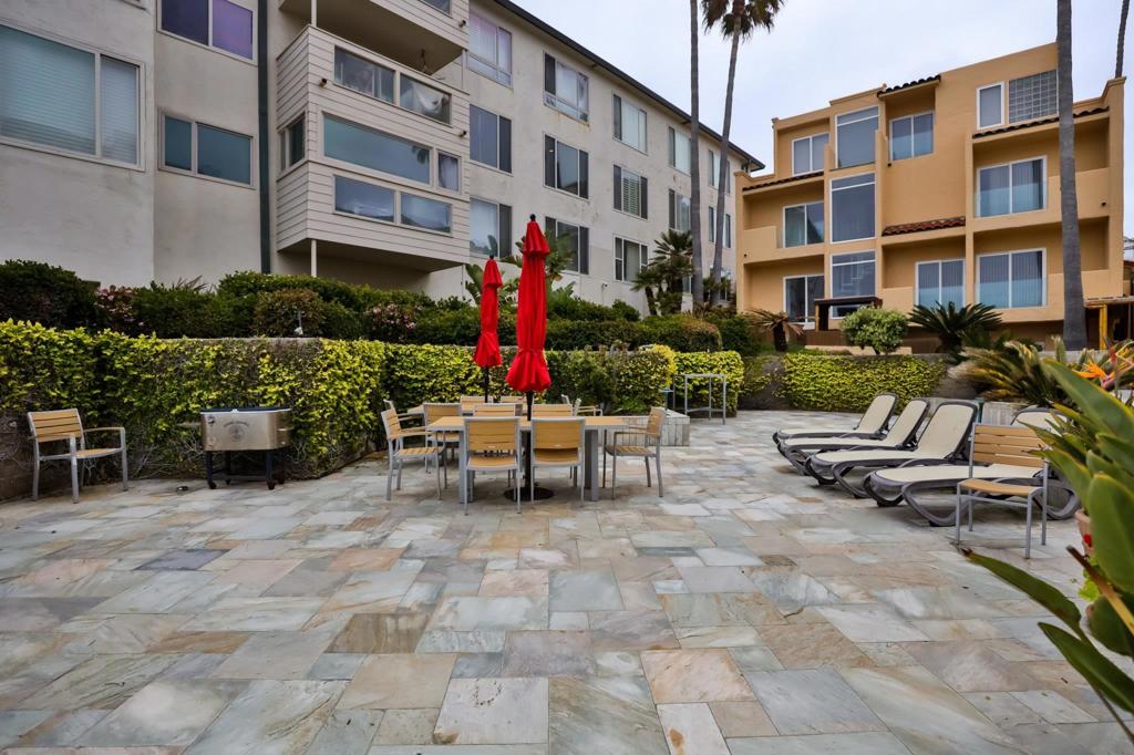 220 Coast Blvd 2M
