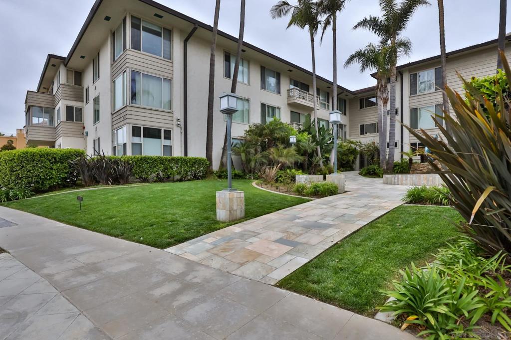 220 Coast Blvd 2M
