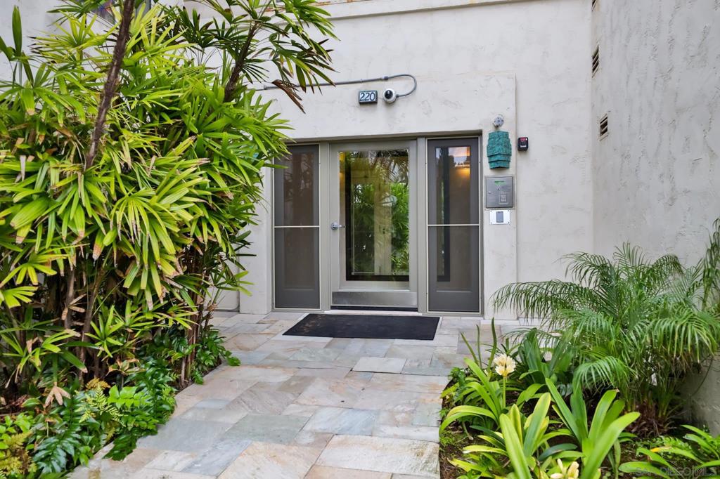 220 Coast Blvd 2M