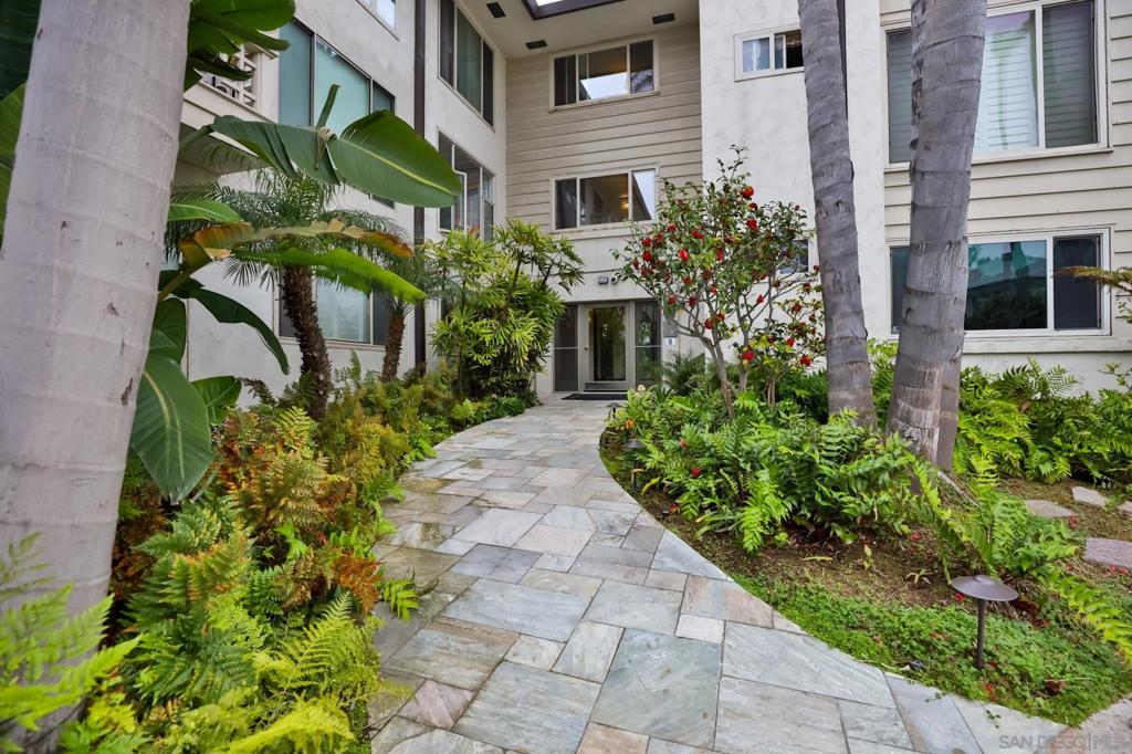 220 Coast Blvd 2M