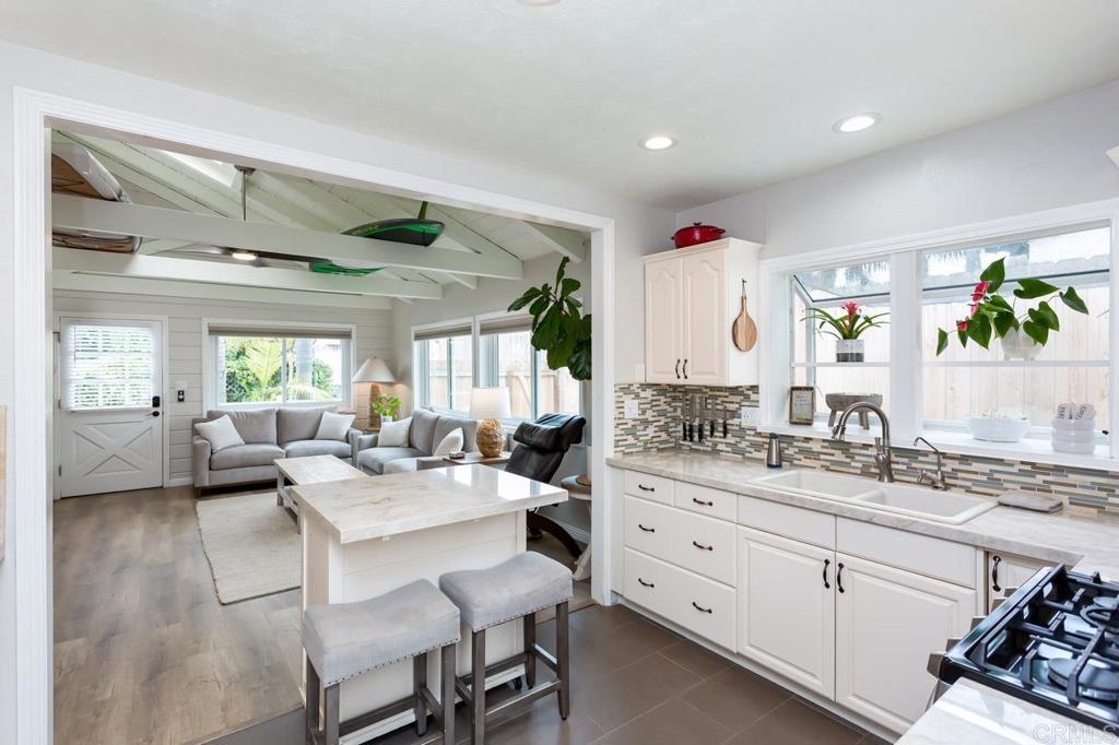 121 CADMUS St.