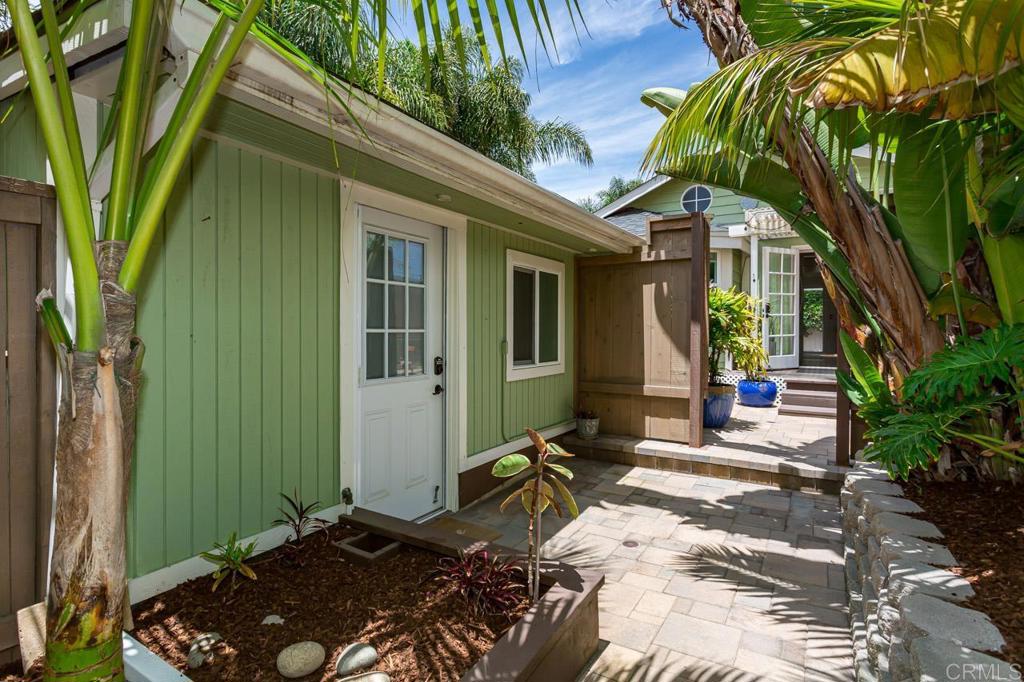 121 CADMUS St.