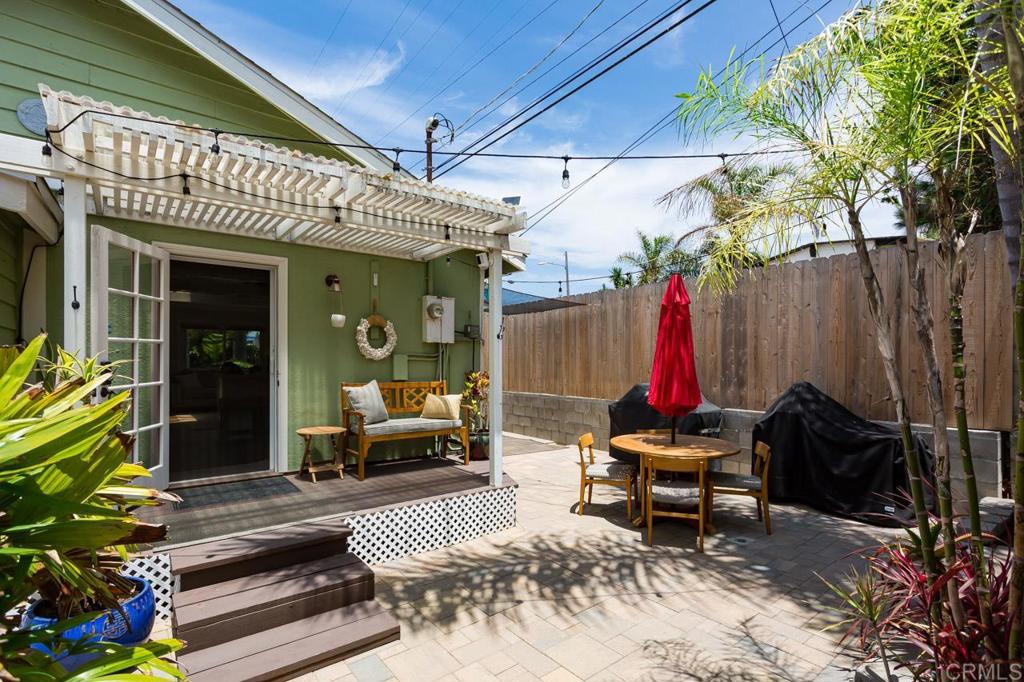 121 CADMUS St.