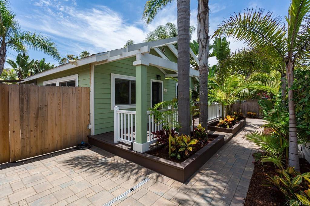 121 CADMUS St.