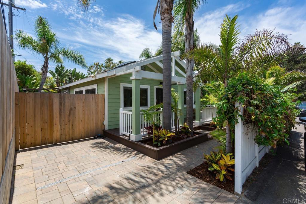 121 CADMUS St.