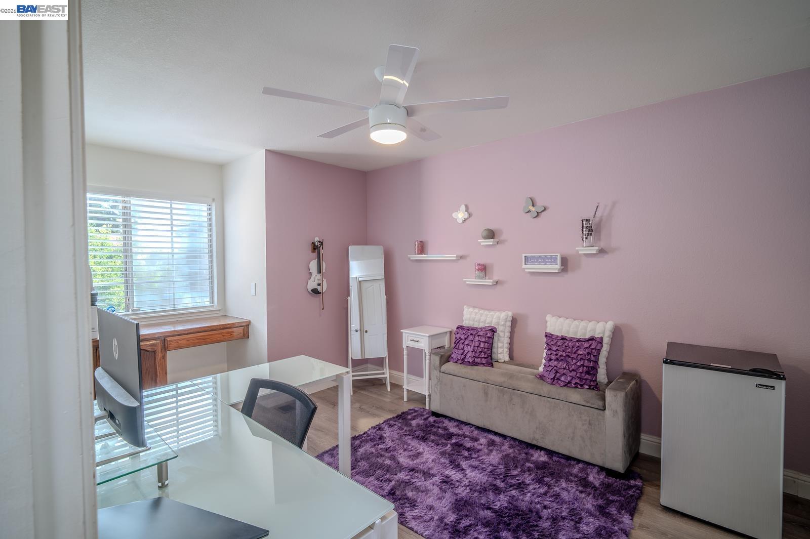 230 Laurelwood Cir