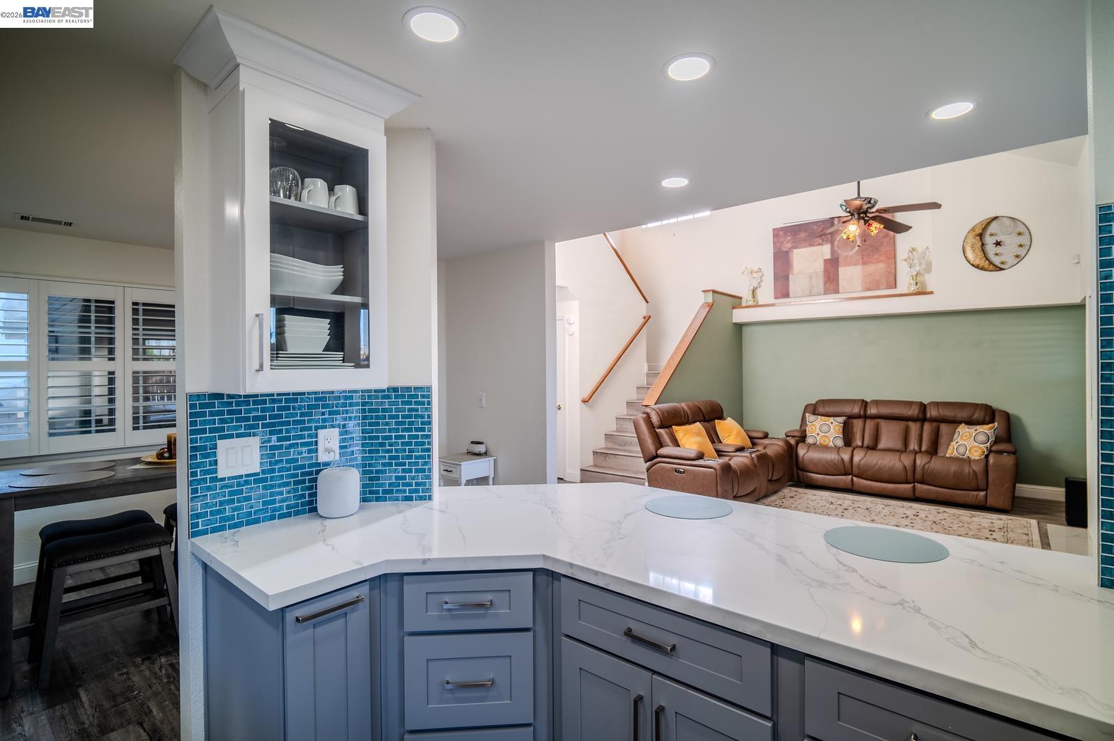 230 Laurelwood Cir