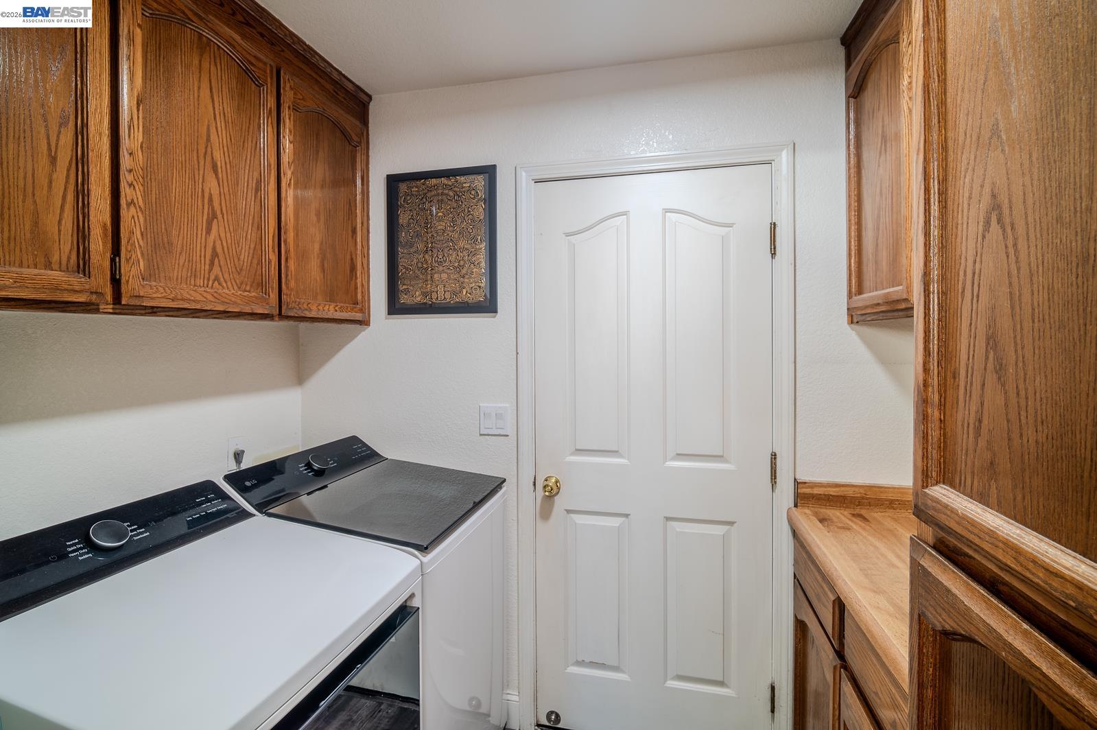 230 Laurelwood Cir