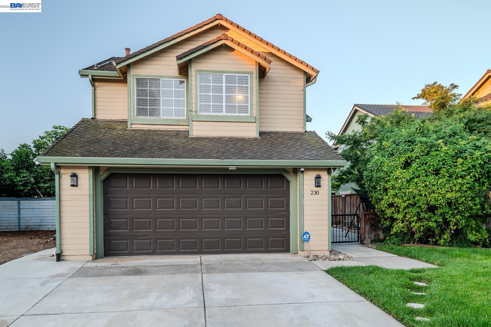230 Laurelwood Cir