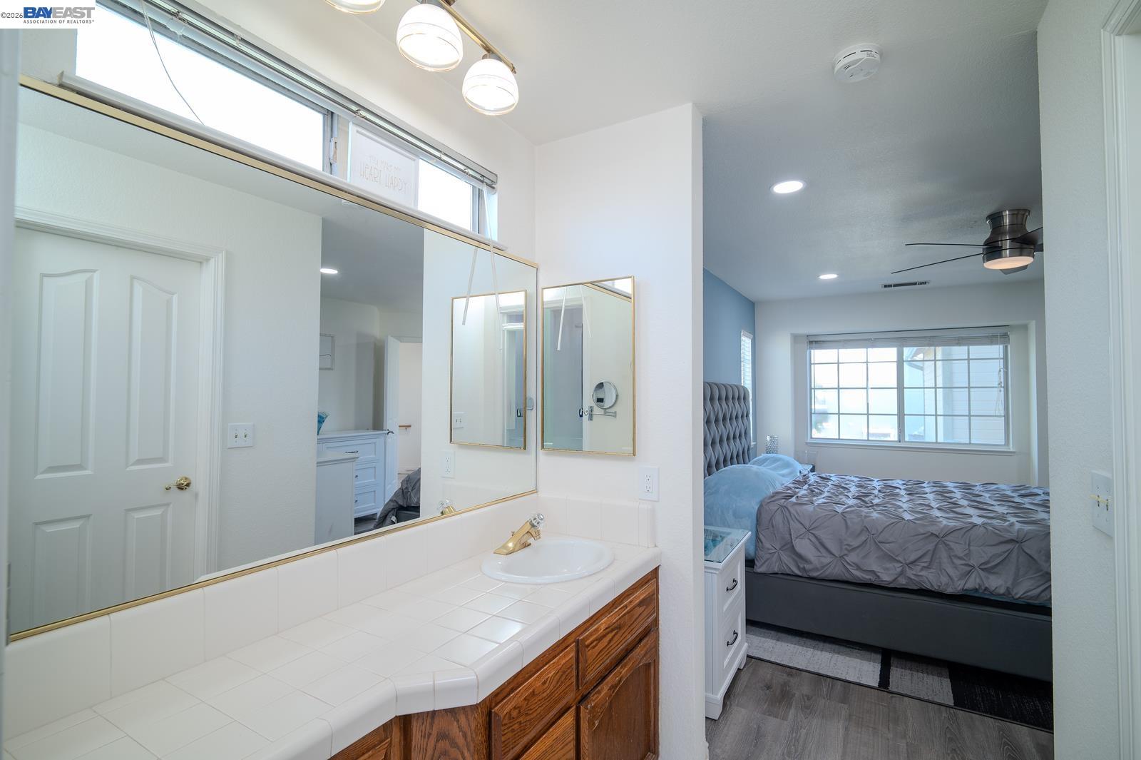 230 Laurelwood Cir